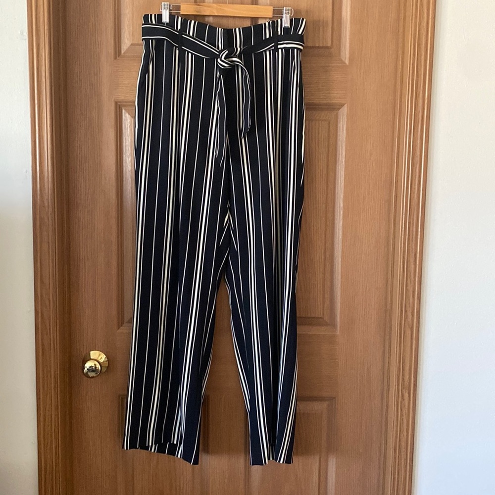 ✨H&M Hugh-Waisted, Wide Legged Pants✨